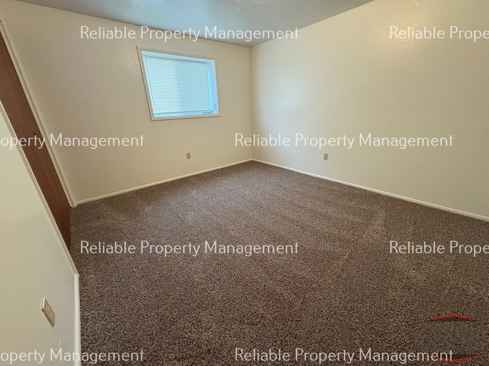 Building Photo - 1158 John Adams Pky