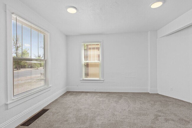 Building Photo - 1615 11th Ave