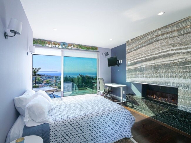 Building Photo - 1356 Vía Romero