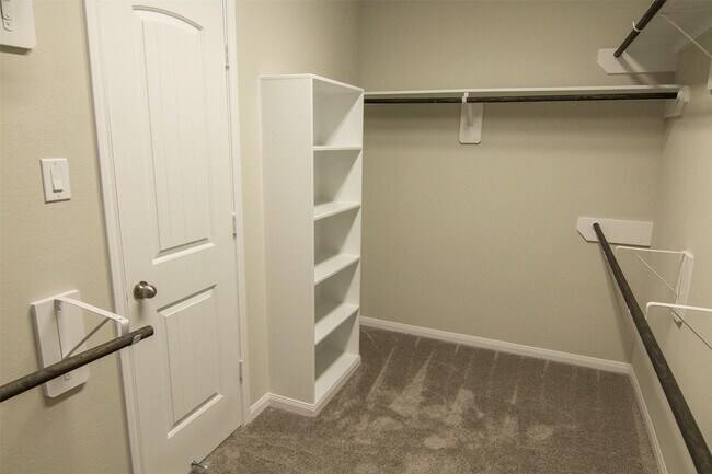 Building Photo - 618 Cypress Creek Ln