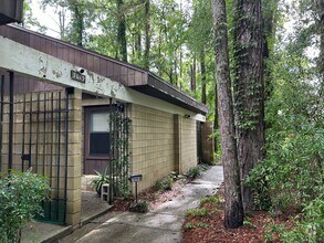 Building Photo - Great Unit In Green Leaf