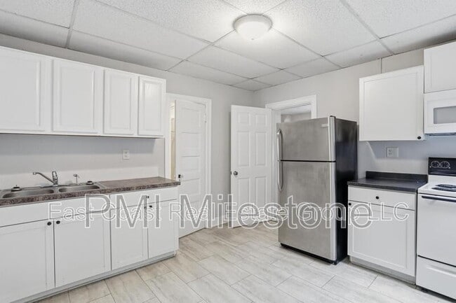 Building Photo - 207 N Mulberry St