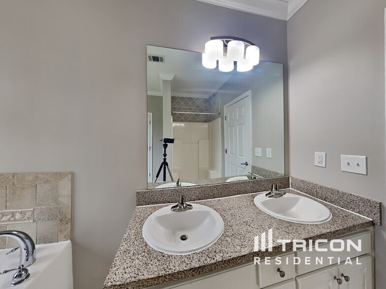 Building Photo - 2708 N Screech Owl Ave