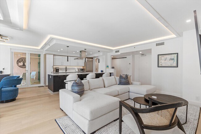 Building Photo - 120 SE 5th Ave