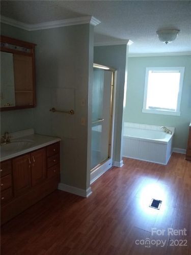 Building Photo - 5585 George Henry Dr