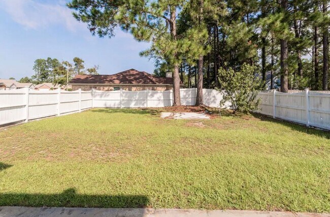 Building Photo - 1909 Stonehenge Dr