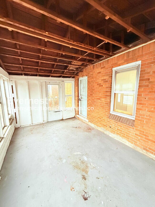 Building Photo - 11009 Roxbury St