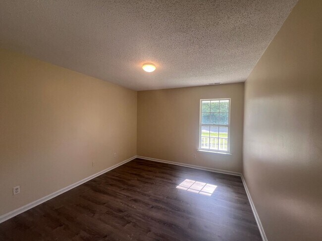 Building Photo - Freshley Painted! Updated Flooring! Pets o...