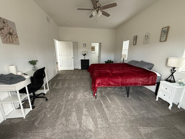 Building Photo - 1328 S Papago Dr
