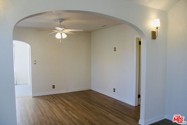 Building Photo - 495 N 8th Ave