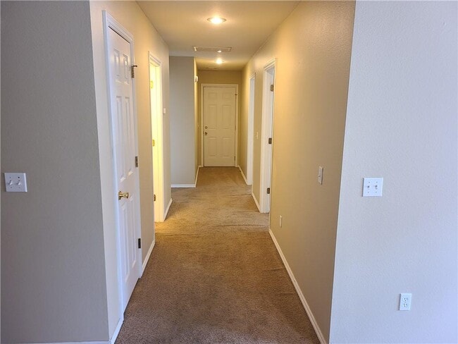Building Photo - 1554 Willowbrook Dr