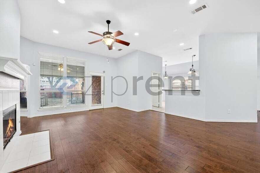 Building Photo - 5802 Edinburg Dr