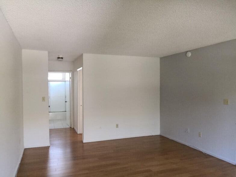 Building Photo - 415 S Orange Ave