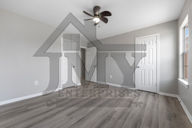 Building Photo - 815 Cravens St