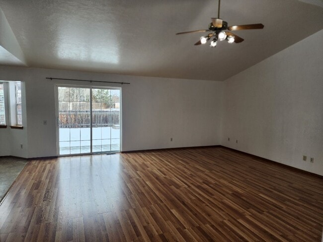 Building Photo - Newly remodeled 3 bedroom home!