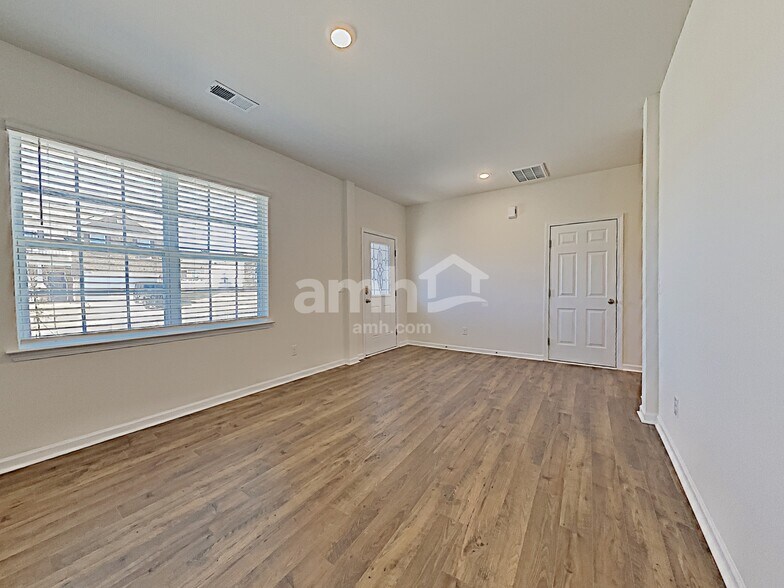 Building Photo - 5004 Jamie Sloop Ln