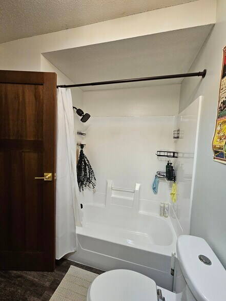 Bath Tub - 332 E Main St