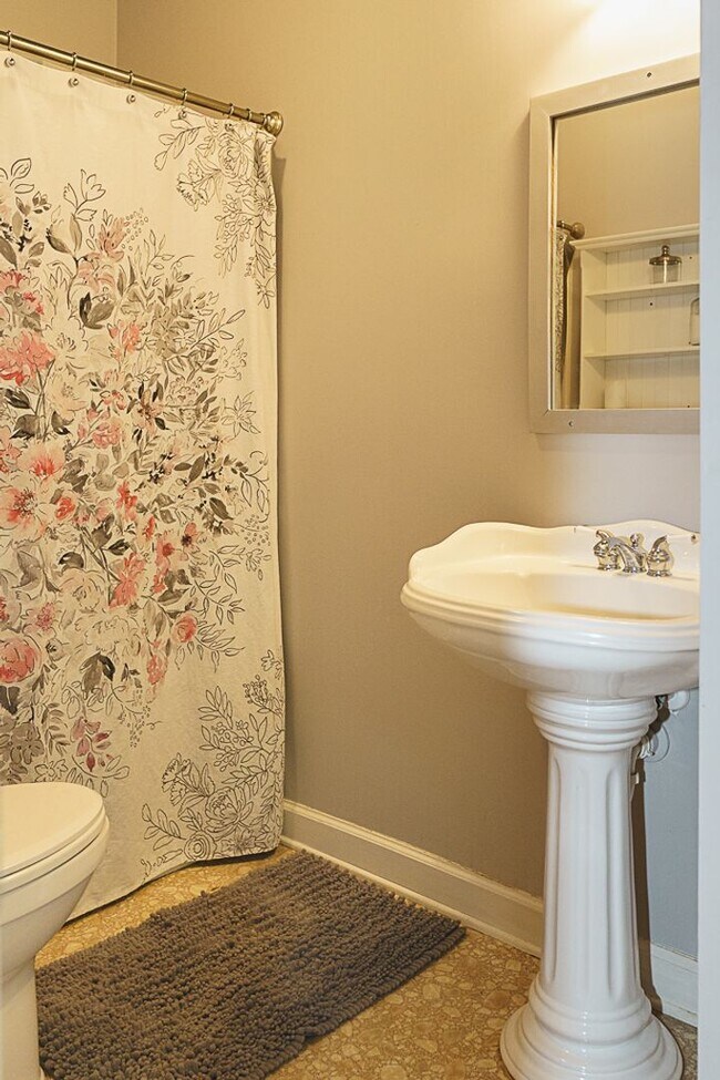 Building Photo - Amazing sunsets at this waterfront home