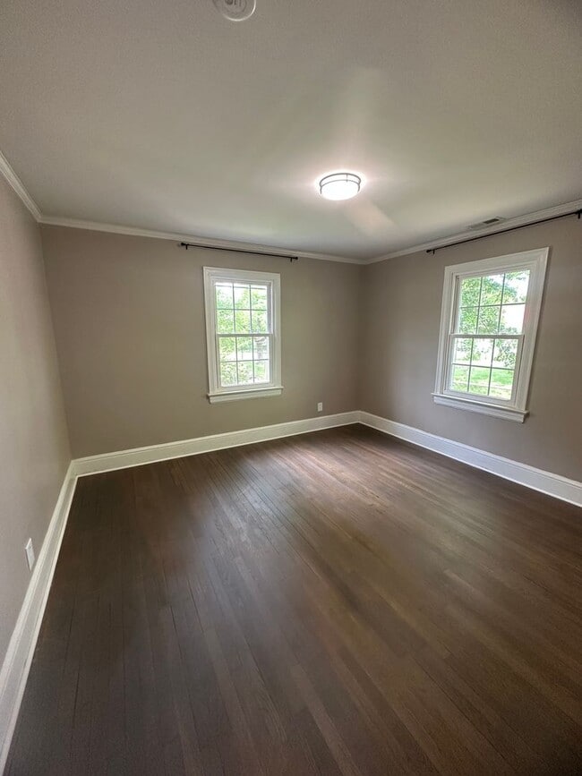 Building Photo - Newly renovated 2Br 1Ba Cottage