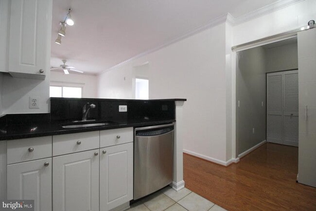 Building Photo - 2791 Centerboro Dr