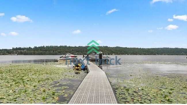 Building Photo - 2 Bed 1Bath Waterfront View Condo Available for Rent!