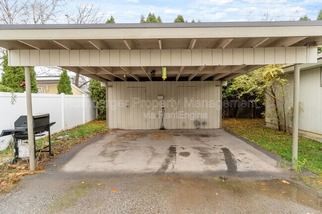 Building Photo - 7024 N Wiscomb St