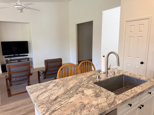 Building Photo - Beautiful 4-Bedroom Single-Story Home for Rent in Murrieta