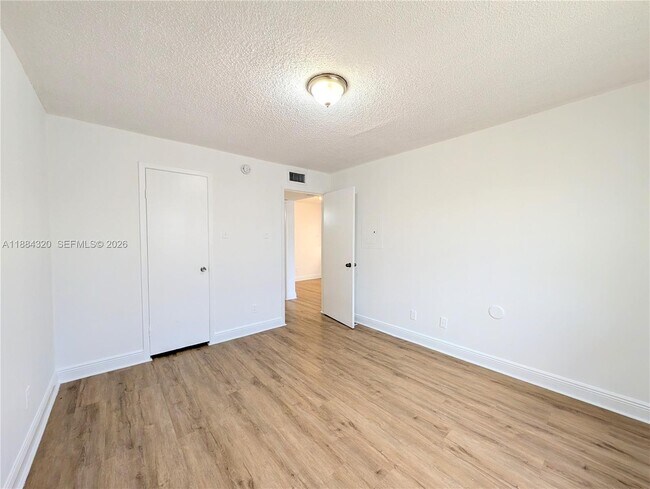 Building Photo - 15040 SW 103rd Ln