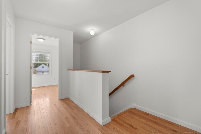 Building Photo - 322 Greenfield St