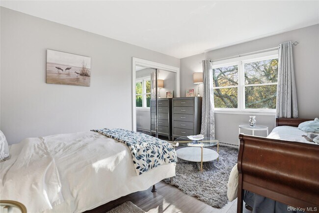 Building Photo - 15 Club Dr