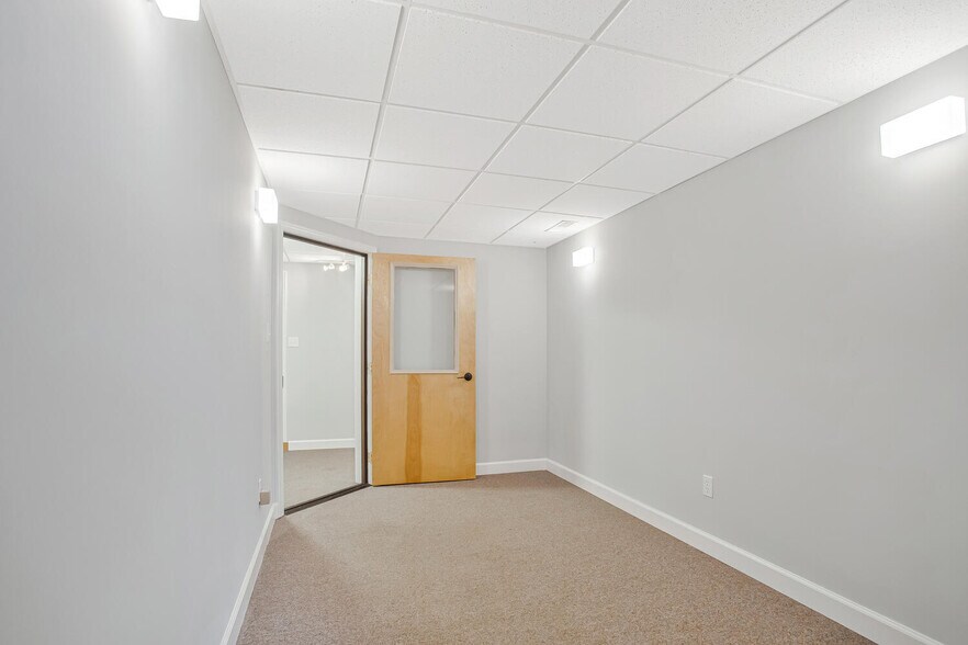 Building Photo - 1408 Damsel Ln
