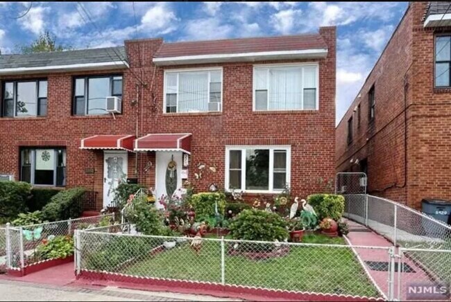 Building Photo - 5500 Park Ave