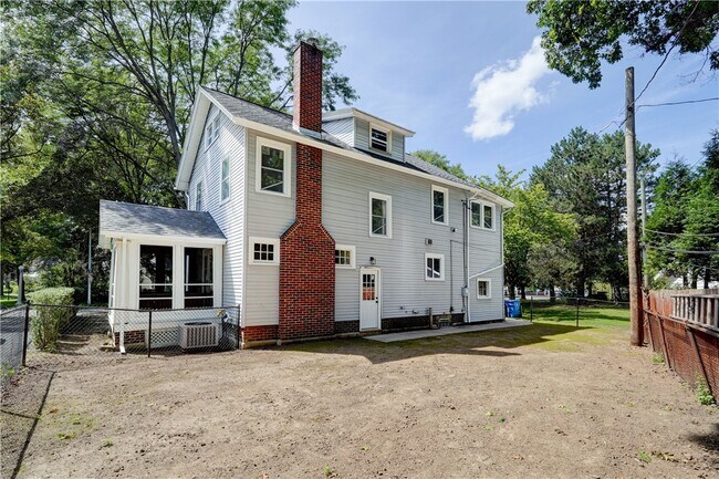 Building Photo - 162 Merchants Rd