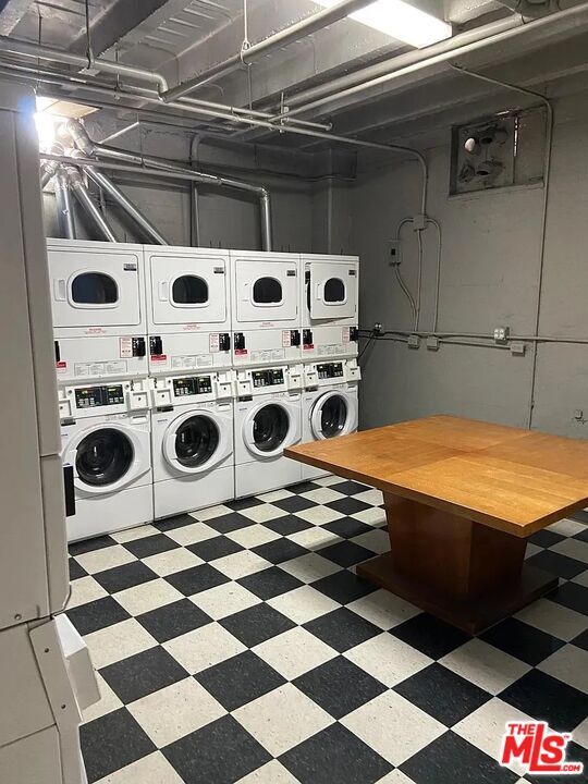 Building Photo - 5217 Hollywood Blvd