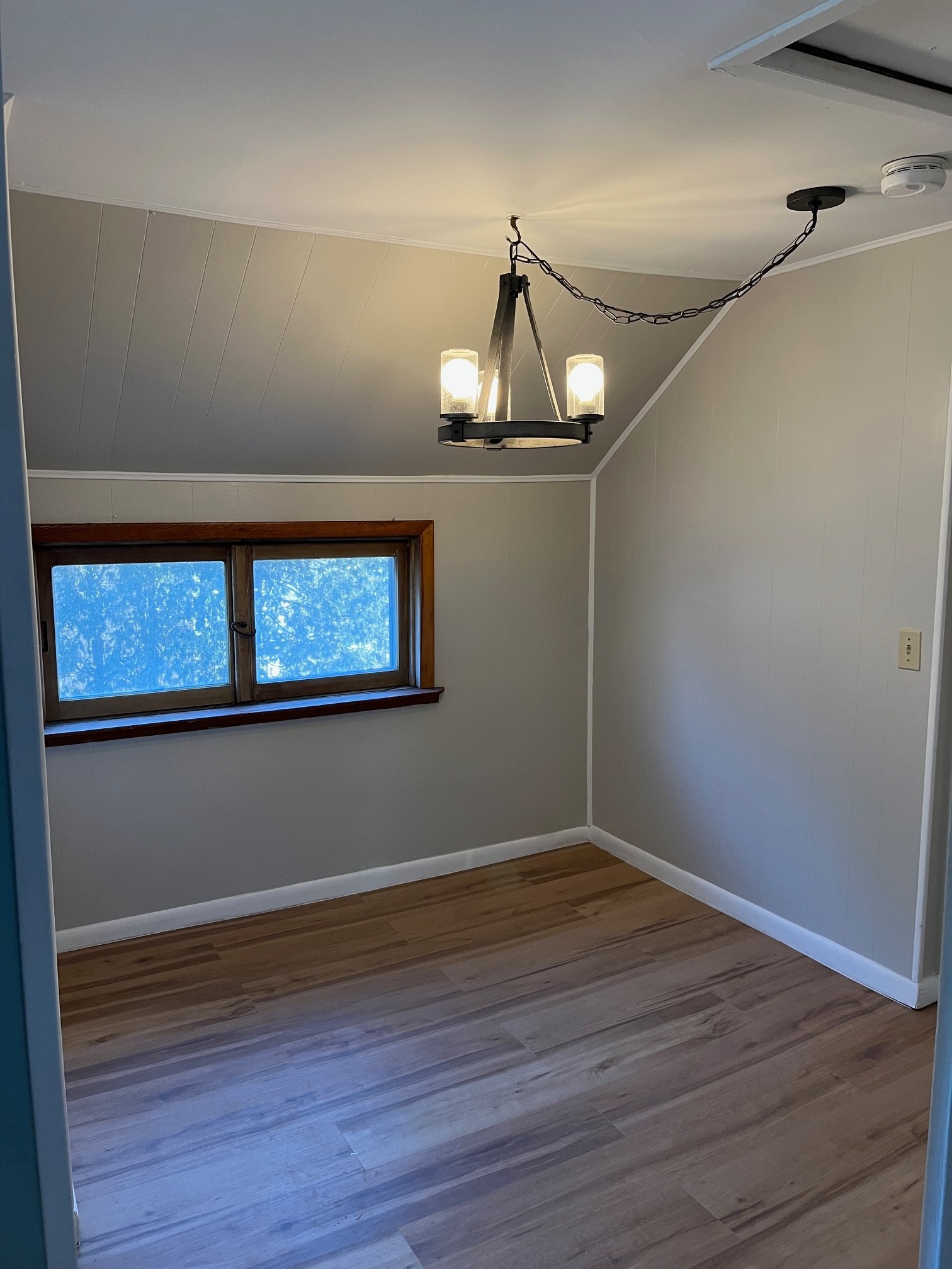 Eating Nook or Office Space - 1424 North Ave