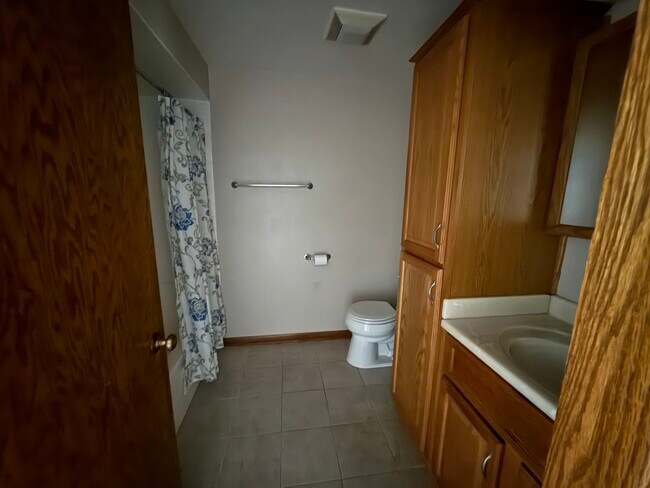 Building Photo - 901 E Ardyce Ln
