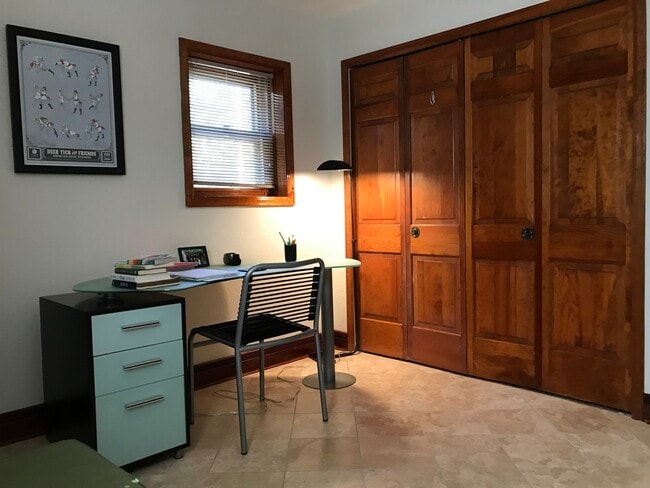Building Photo - Updated 3 Bed 2 Bath Victorian Style Townhome