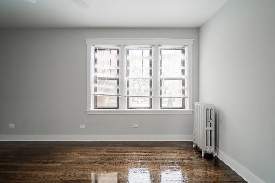 Building Photo - 5162 W Montrose Ave