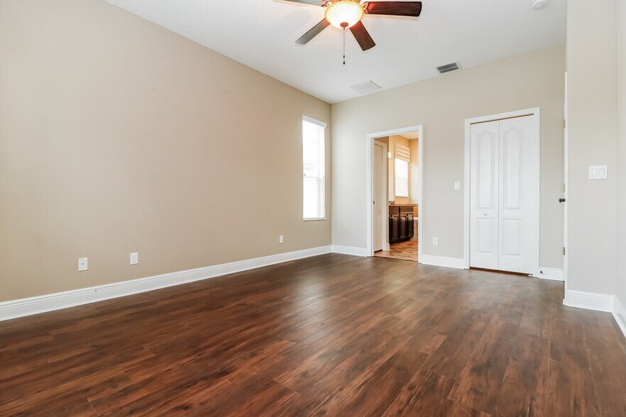 Building Photo - 12307 Cricklewood Dr