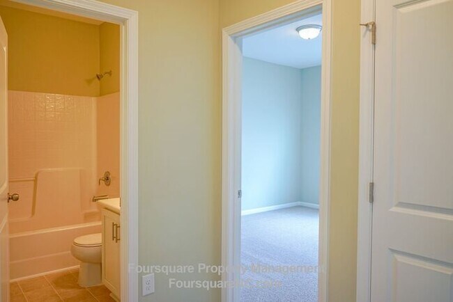 Building Photo - Charming End-Unit Townhome with Bonus Room, Screened Porch & 2-Car Garage – Convenient to RTP, RD...