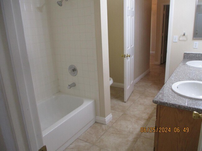 Building Photo - 8216 Grassy Point Cir