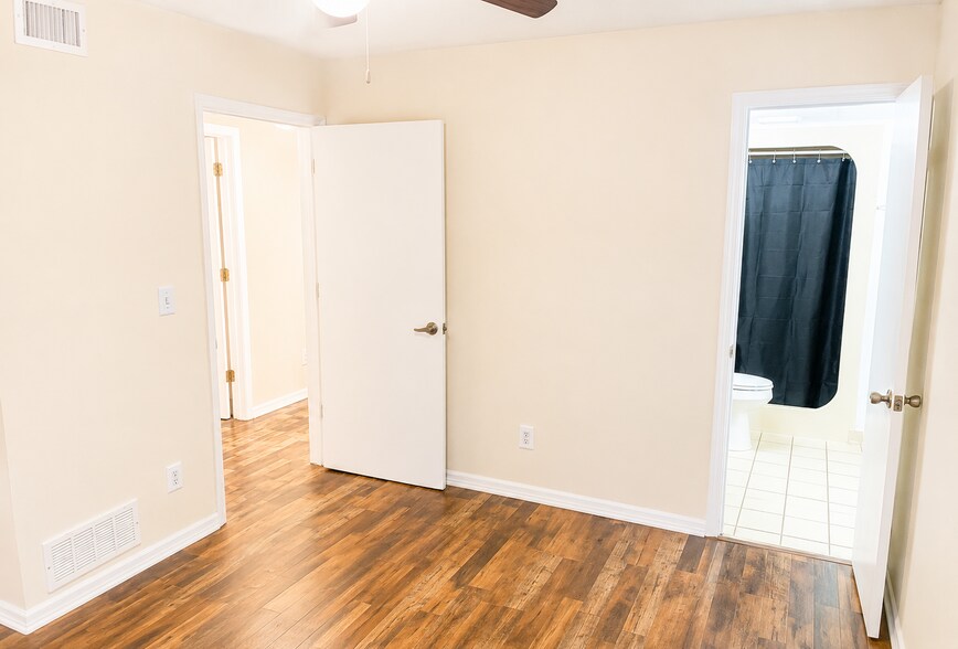 Building Photo - 1673 Spring Garden Ct