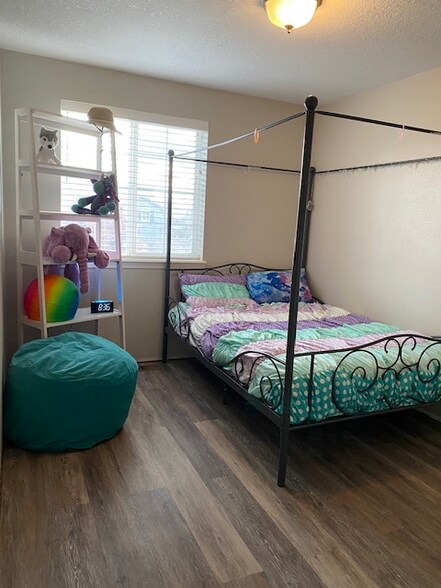 Building Photo - 61369 Elkhorn St