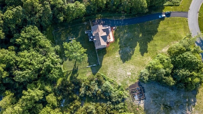 Building Photo - 16 Primrose Ln