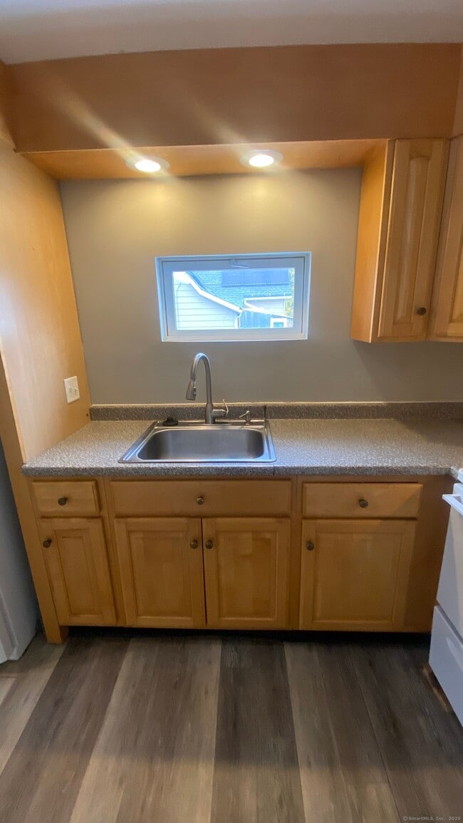 Building Photo - 66 New Litchfield St