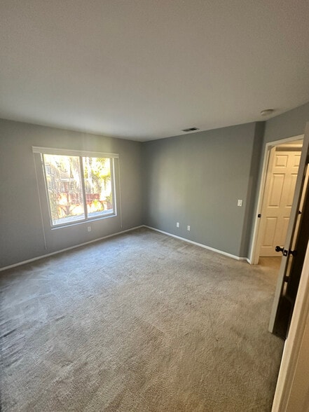 Building Photo - 10W Borden Rd