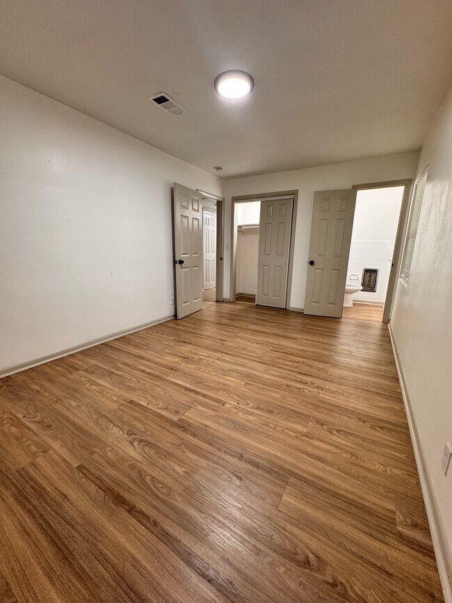 Building Photo - 6910 Cartier Cir