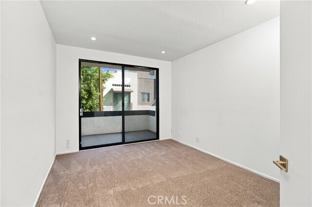 Building Photo - 14115 Moorpark St