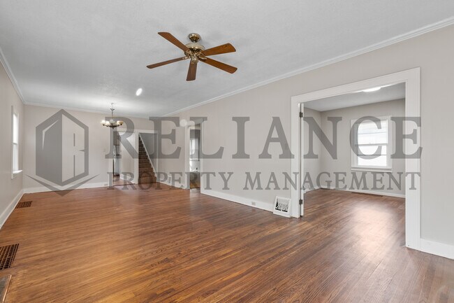 Building Photo - 1007 N Yale Ave