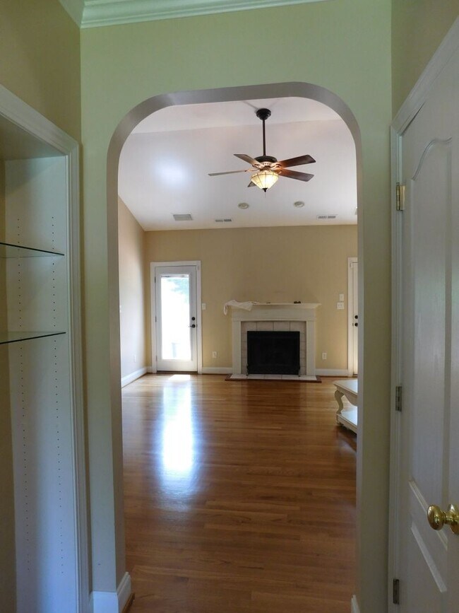 Building Photo - 300 Taliaferro Ln